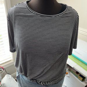 Old Navy Luxe T shirt. 2x.  Short Sleeve. Black/White.